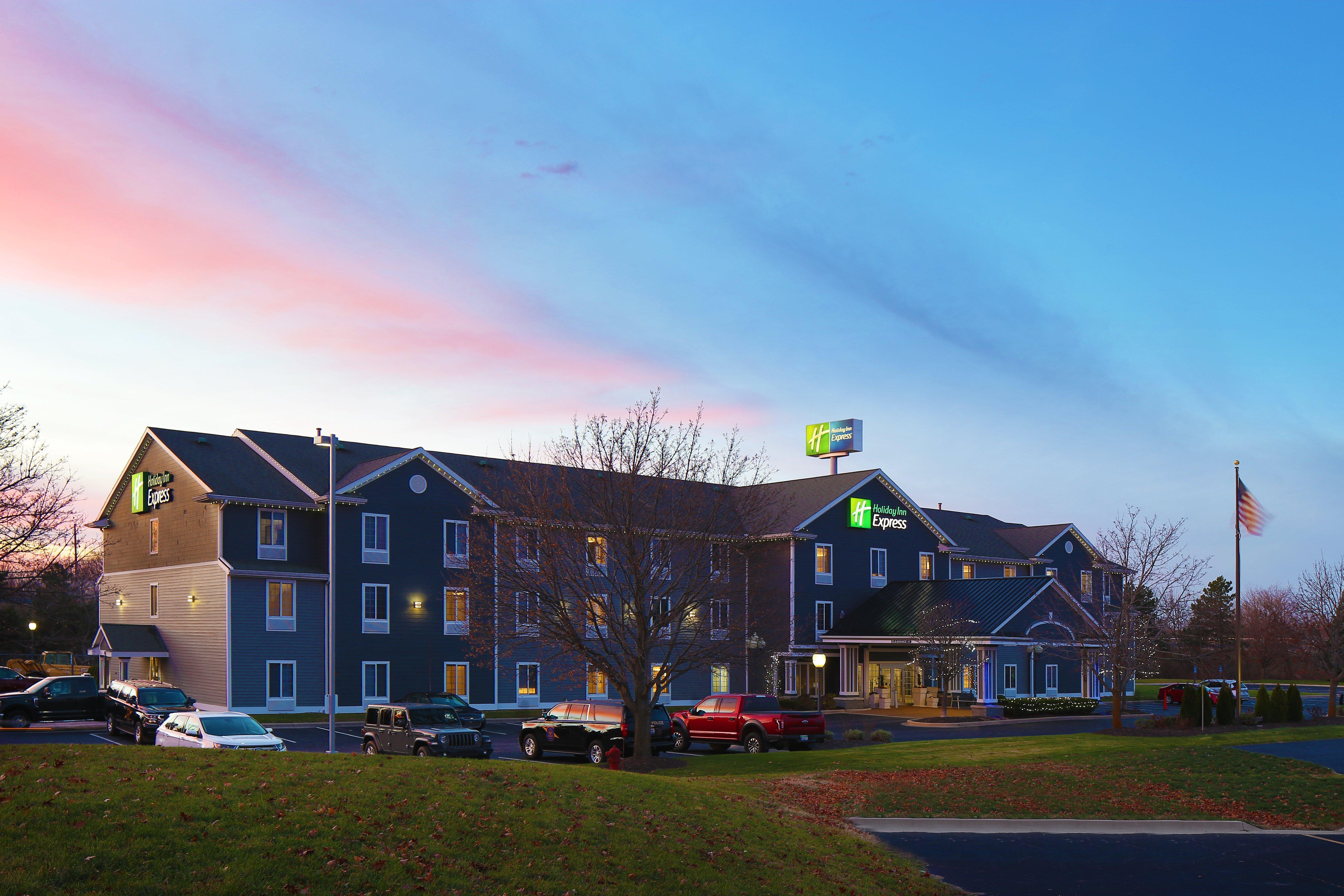 Holiday Inn Express Grand Rapids Southwest By Ihg Grandville Exterior photo